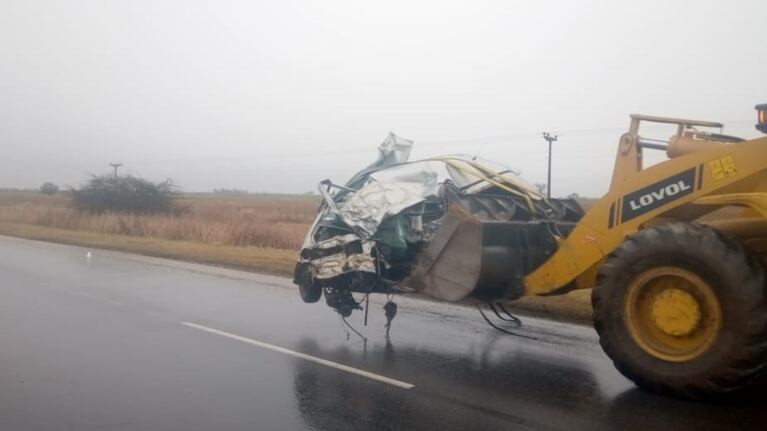Los autos quedaron totalmente destrozados. Fotos: FM Identidad.