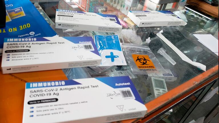 Los autotest ya están en las farmacias a la venta. Foto: Juan Pablo Lavisse/El Doce.