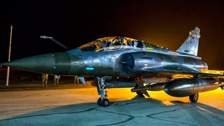 Los aviones franceses descargaron sus bombas sobre Raqqa. Foto: AP.
