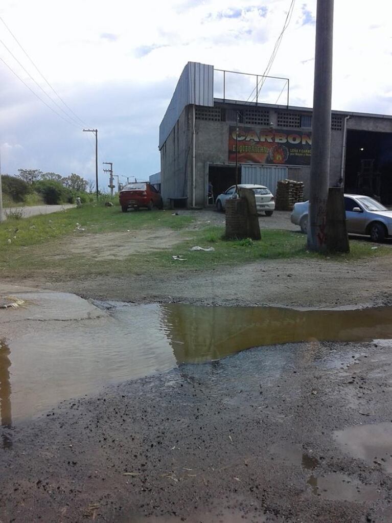 Los "bache cloaca" del Mercado de Abasto