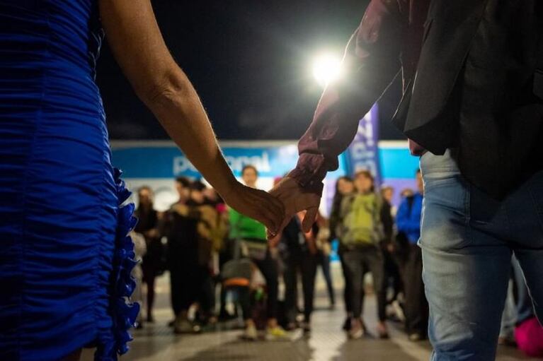 Los bailarines de la peatonal bailaron más de 22 hs en un tren