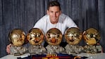 Los balones de oro de Messi ya no alcanzan con una mano. 