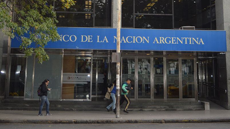 Los bancarios continúan en conflicto y con medidas parciales. 