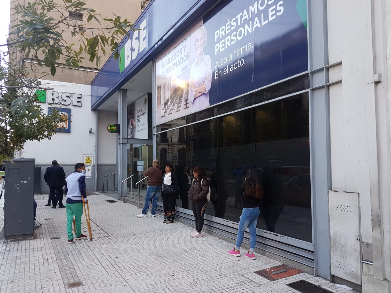 Los bancos piden responsabilidad para que no haya largas colas.