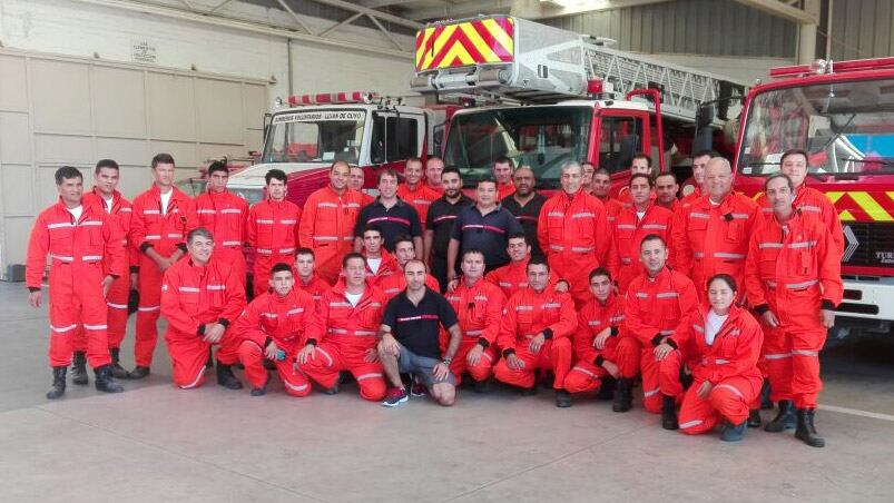 Los Bomberos cordobeses en el cuartel de Luján de Cuyo antes de cruzar la Cordillera.