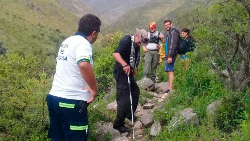 Los bomberos de la Regional 11 dieron con el hombre en el Paraje Rolf.