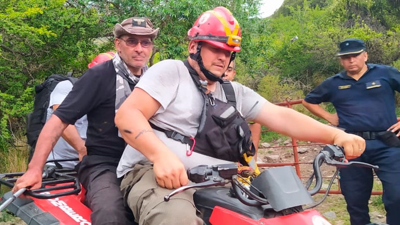 Los bomberos de la Regional 11 dieron con el hombre en el Paraje Rolf.