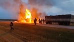 Los bomberos de Villa María trabajaron más de una hora para apagar el fuego.