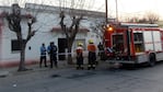 Los bomberos encontraron al cura muerto debajo de la mesa de su vivienda.