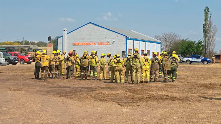 Los bomberos fueron agrupados por el posible arribo del presidente.