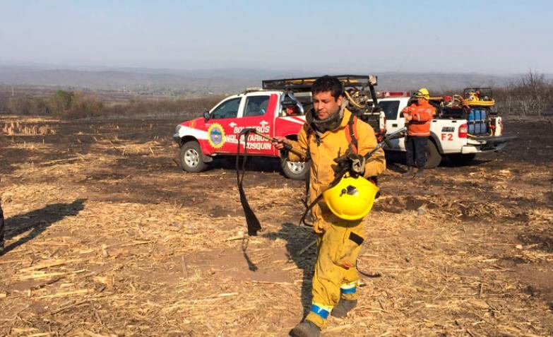 Los Bomberos se mantienen custodiando las sierras.