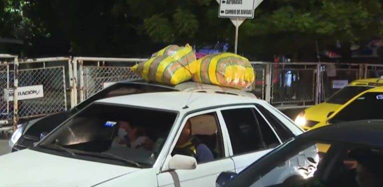 Los bultos que cruzan los venezolanos desde Colombia.