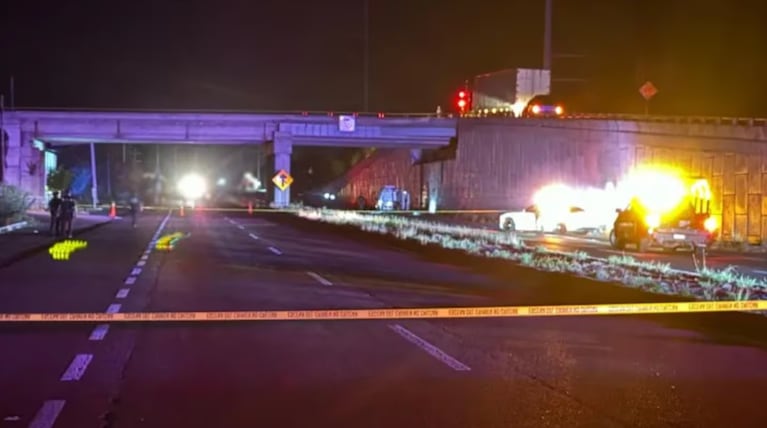 Los cadáveres aparecieron en una autopista.
