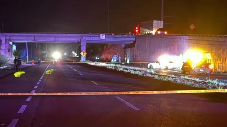 Los cadáveres aparecieron en una autopista.