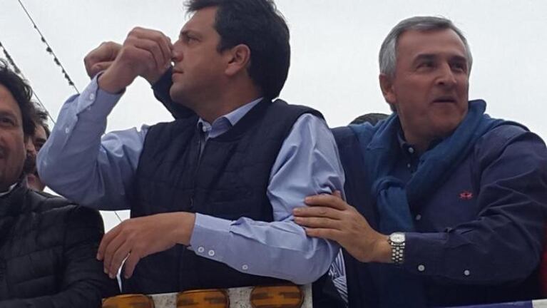 Los candidatos, de campaña en el día de la lealtad 