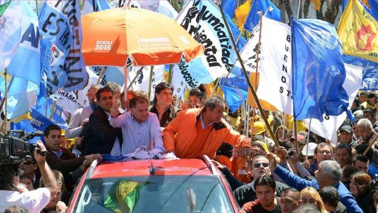 Los candidatos, de campaña en el día de la lealtad