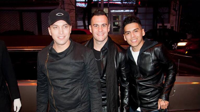 Los cantantes se preparan para un gran show en el sur del país.
