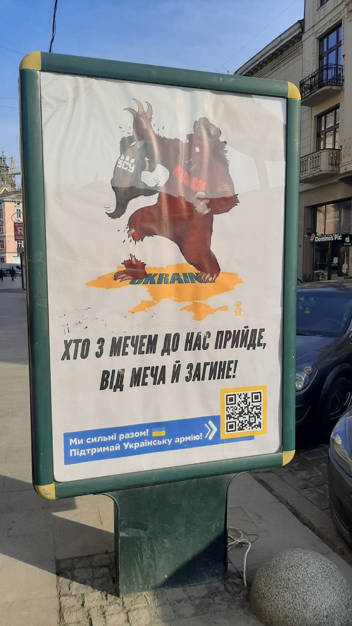 Los carteles están en las calles de varias ciudades ucranianas. Foto: Mauro Terenzio / Enviado especial de El Doce.