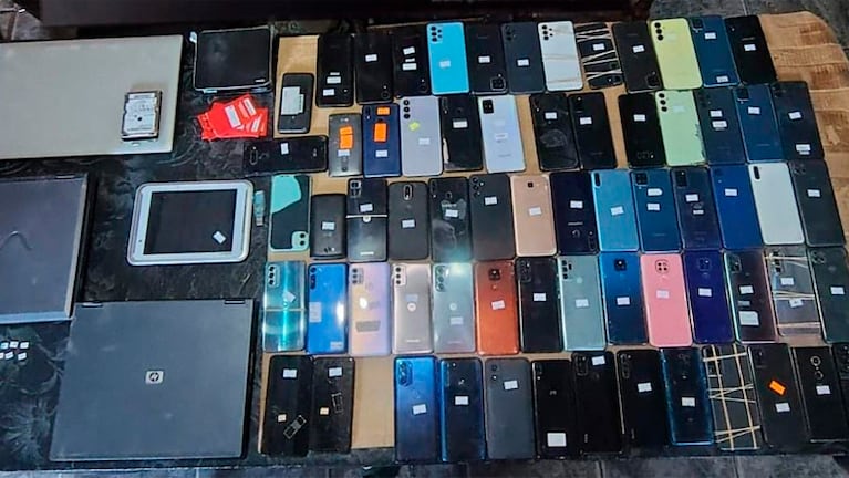 Los celulares secuestrados en Córdoba.