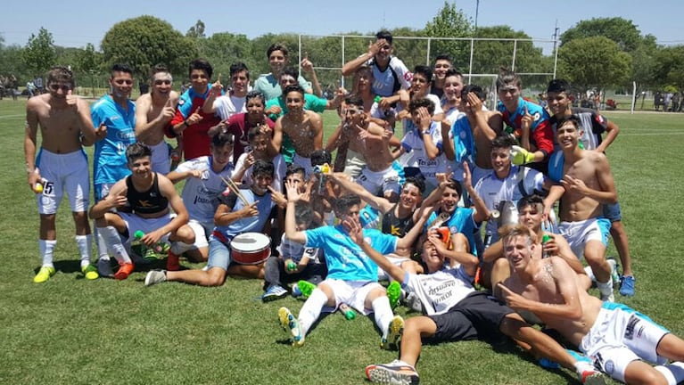 Los chicos de la octava de Belgrano salieron campeones de AFA. Foto: @amasbelgrano