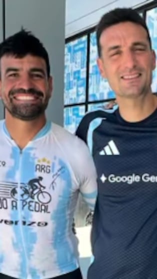 Los chicos de Todo a pedal conocieron a Scaloni.