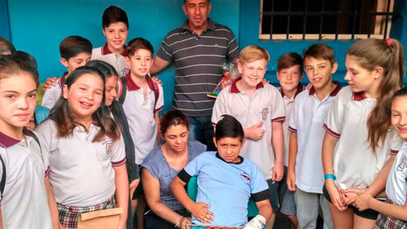 Los chicos del Instituto Nuestra Señora del Rosario del Milagro visitaron a los pacientes del hospital.