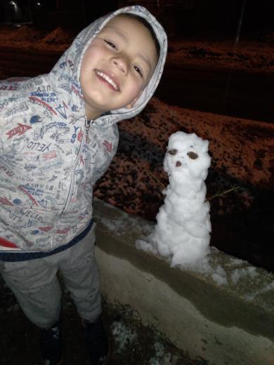 Los chicos disfrutaron la nieve desde muy temprano.