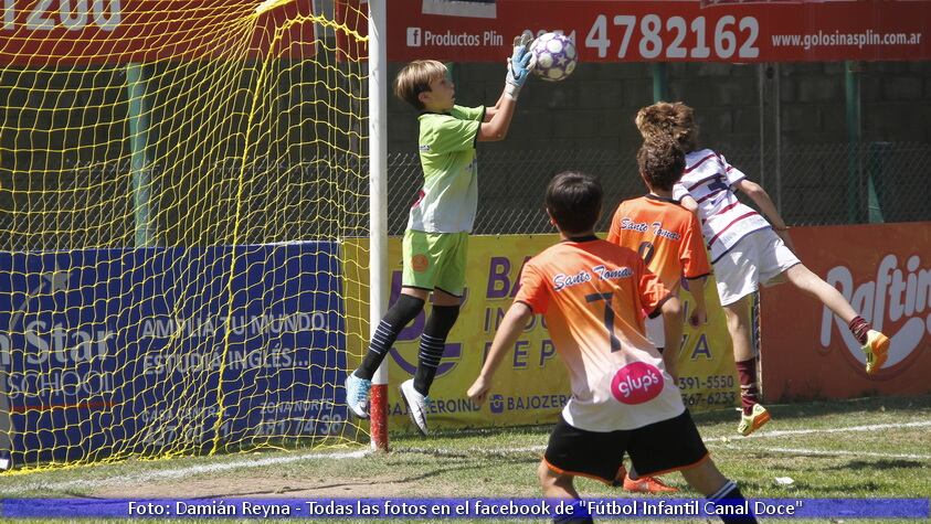 Los chicos regalaron muchos goles en el Día de la Madre.