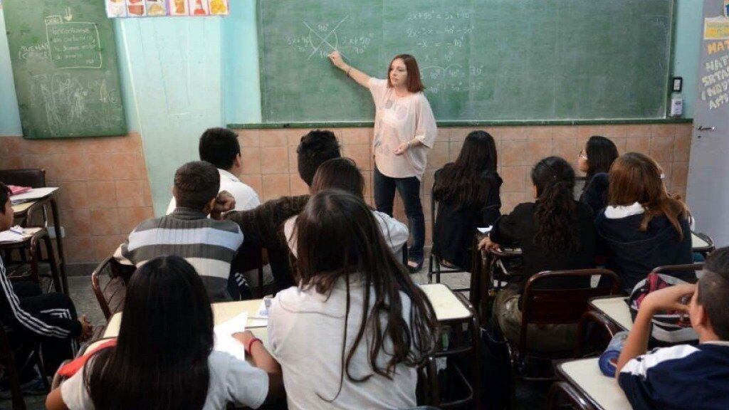 Los chicos se caen del sistema educativo.