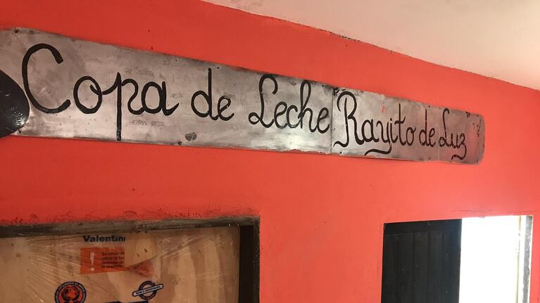 Los chicos toman la copa de leche todos los sábados, ahora no lo podrán hacer más.