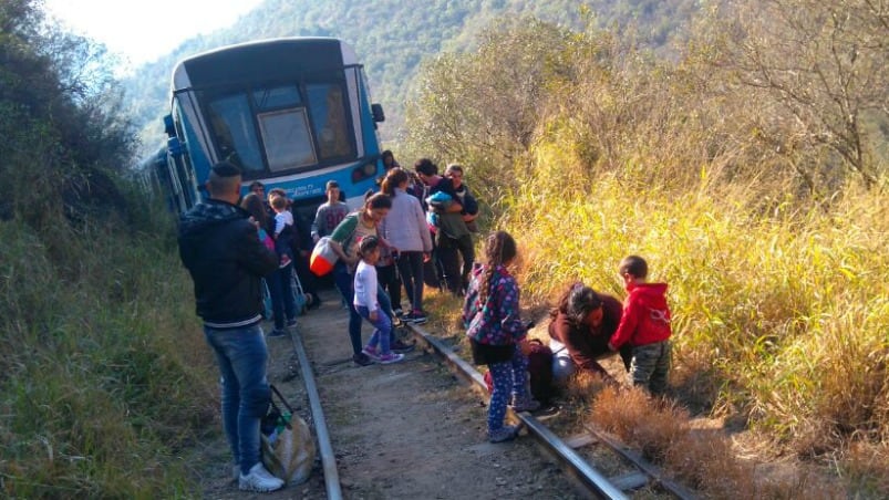 Los chicos tuvieron que caminar hasta otra estación. 