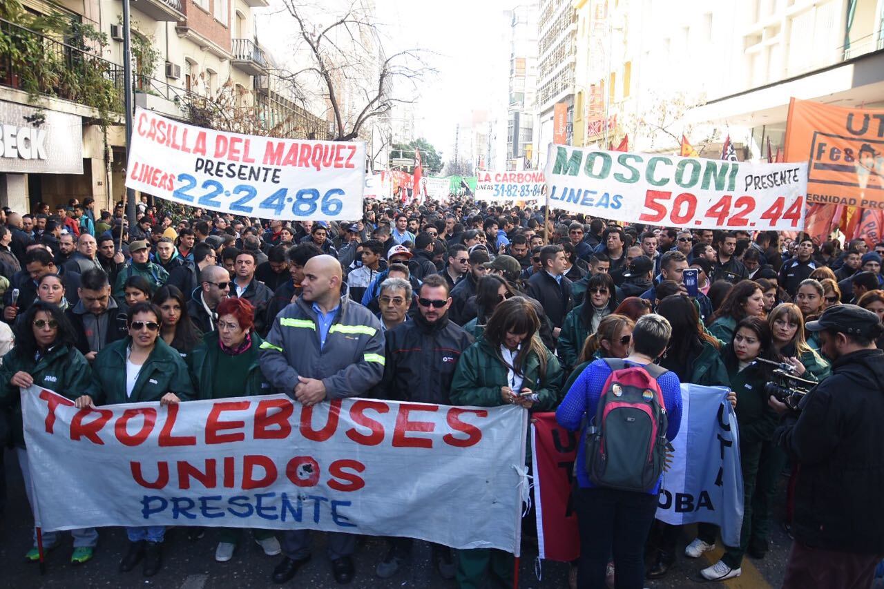 Los choferes se movilizaron por el centro de Córdoba. Foto: Lucio Casalla / ElDoce.tv.