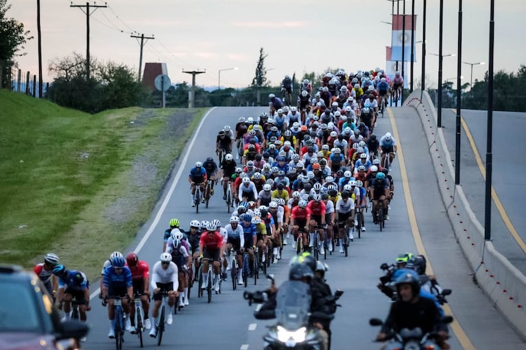 Los ciclistas recorrieron calles de la ciudad y rutas de la provincia.