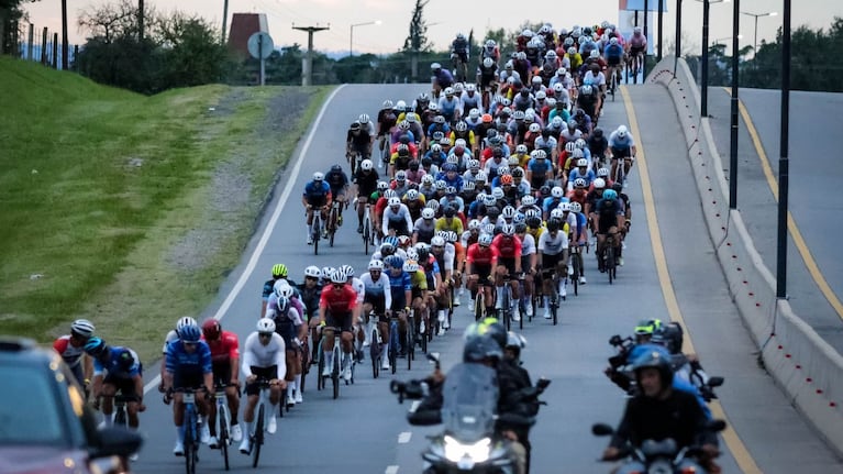 Los ciclistas recorrieron calles de la ciudad y rutas de la provincia.