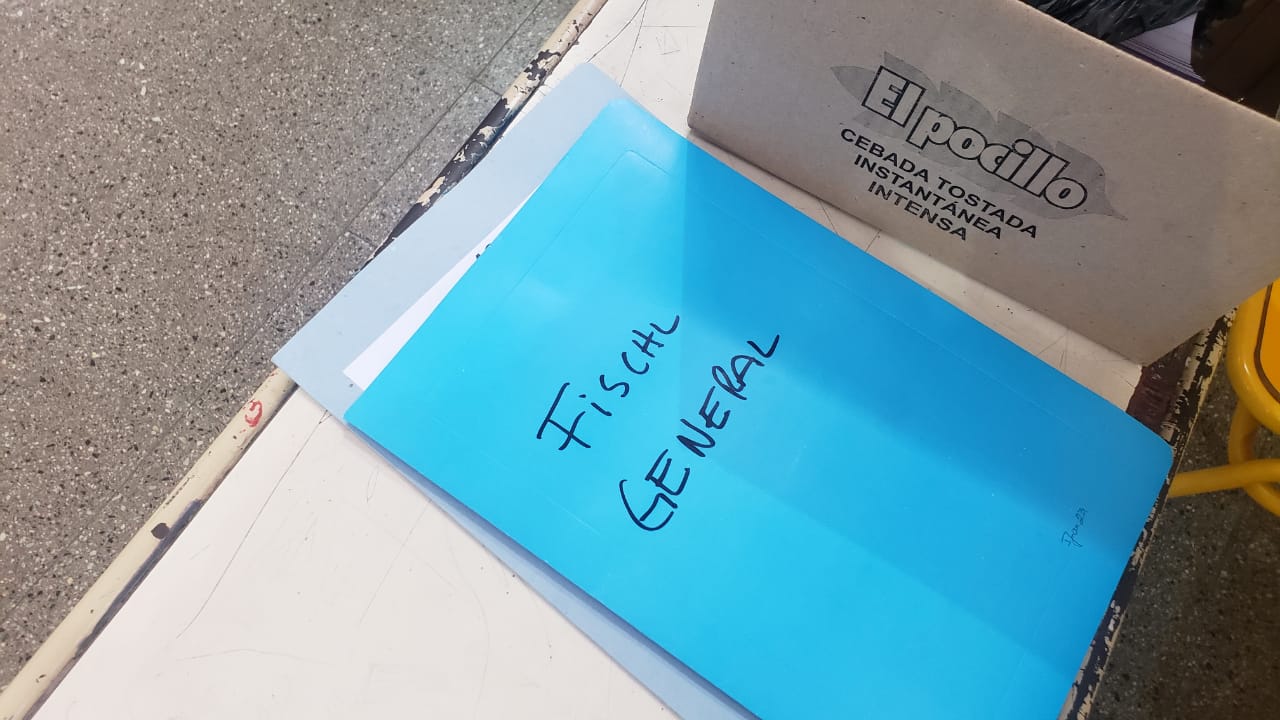 Los ciudadanos acuden a las urnas desde las 8 de este domingo. 