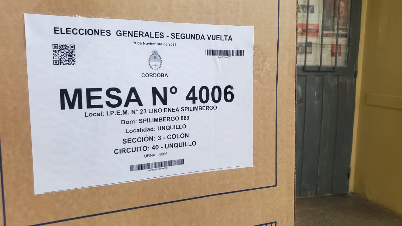 Los ciudadanos acuden a las urnas desde las 8 de este domingo. 