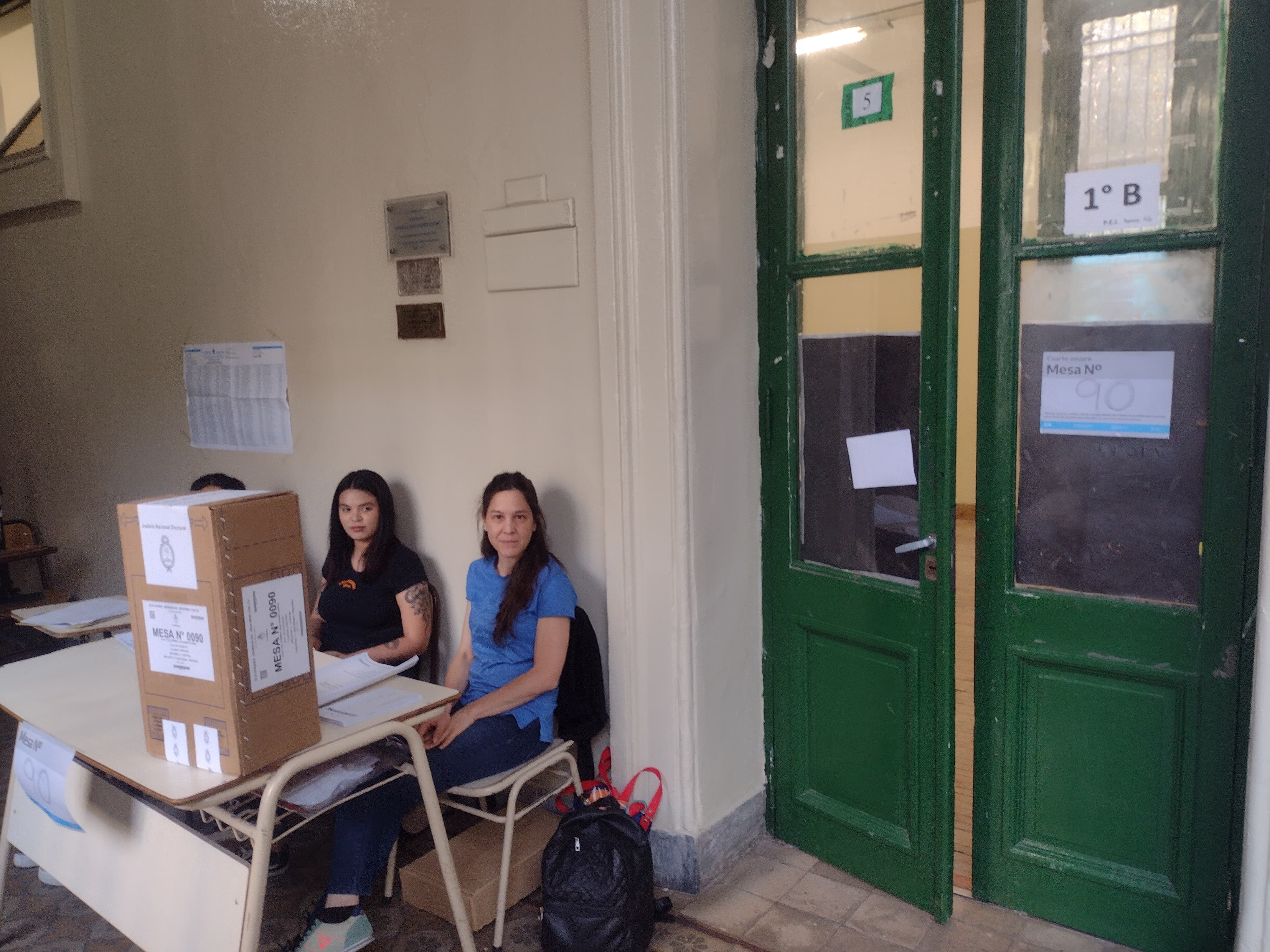 Los ciudadanos acuden a las urnas desde las 8 de este domingo. 