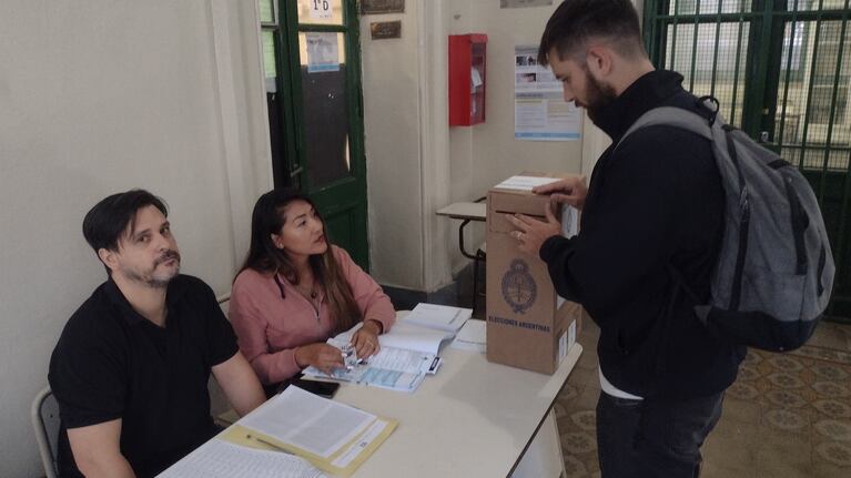 Los ciudadanos acuden a las urnas desde las 8 de este domingo.