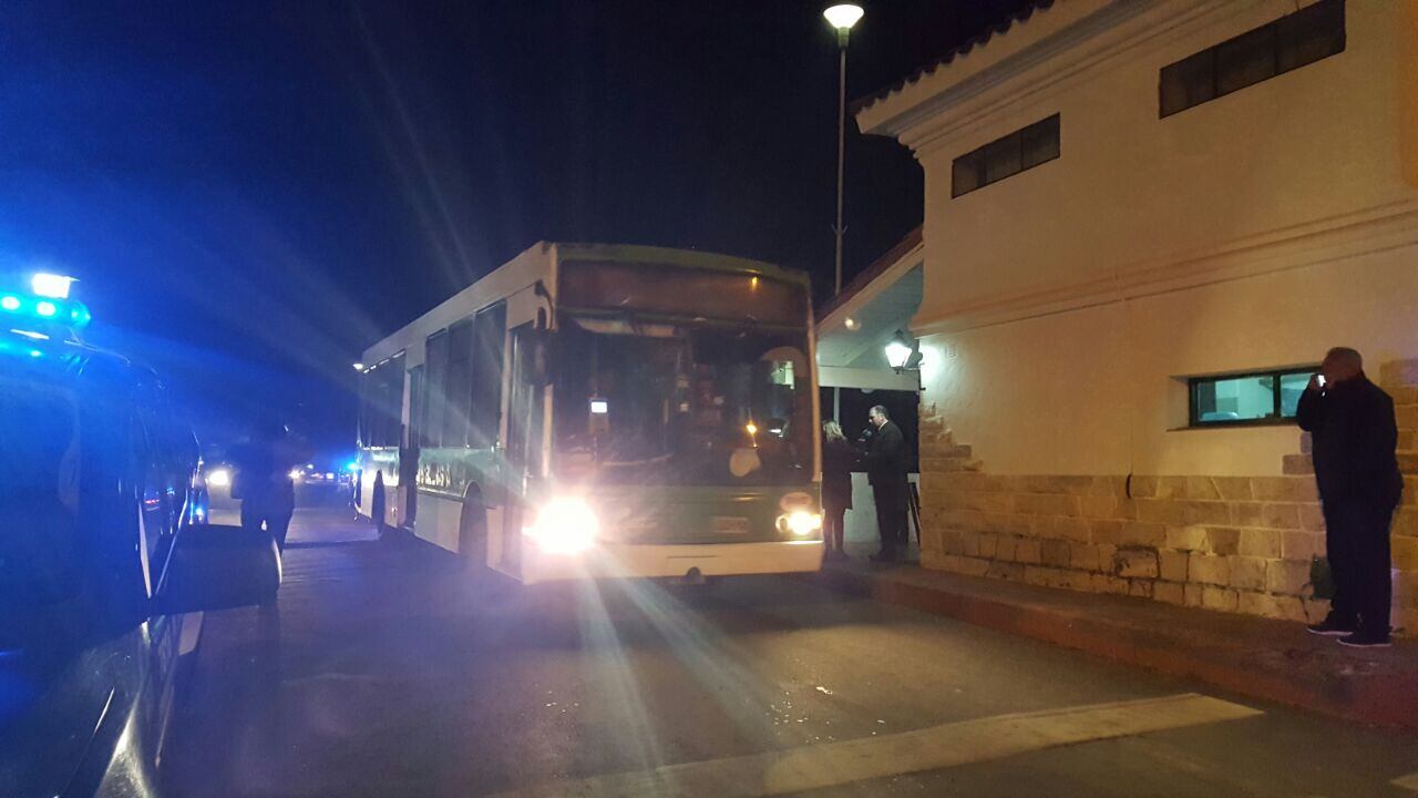 Los colectivos salieron custodiados a las calles. Foto: Roxana Martínez.