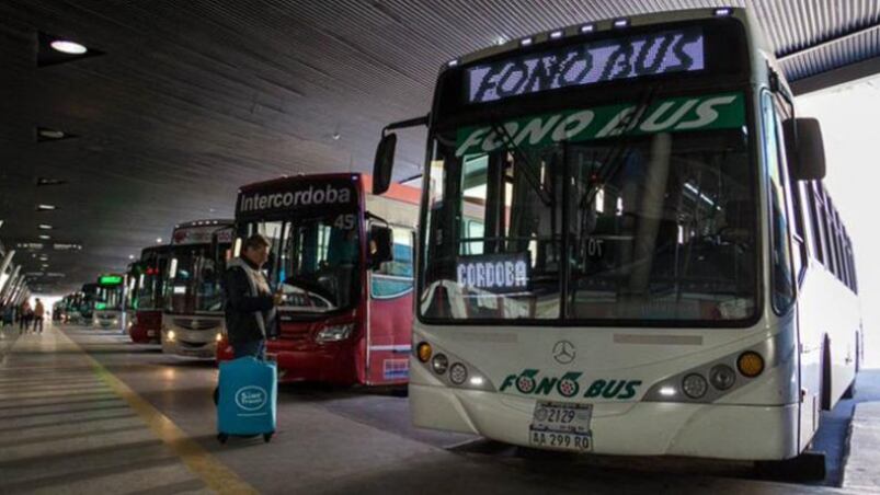 Los colectivos son uno de los servicios esenciales durante el aislamiento.