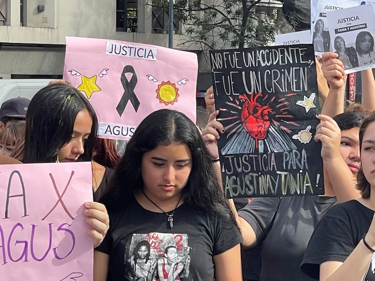 Los compañeros de la escuela de Agustina marcharon para pedir justicia.