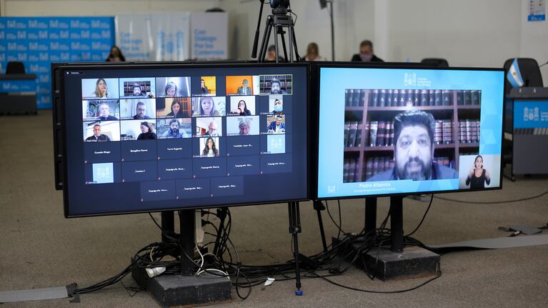 Los concejales de forma presencial y vía zoom, apoyaron la nueva ordenanza.