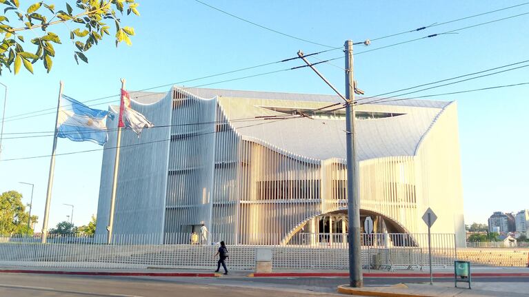 Los contratos de la Legislatura quedaron en la mira.