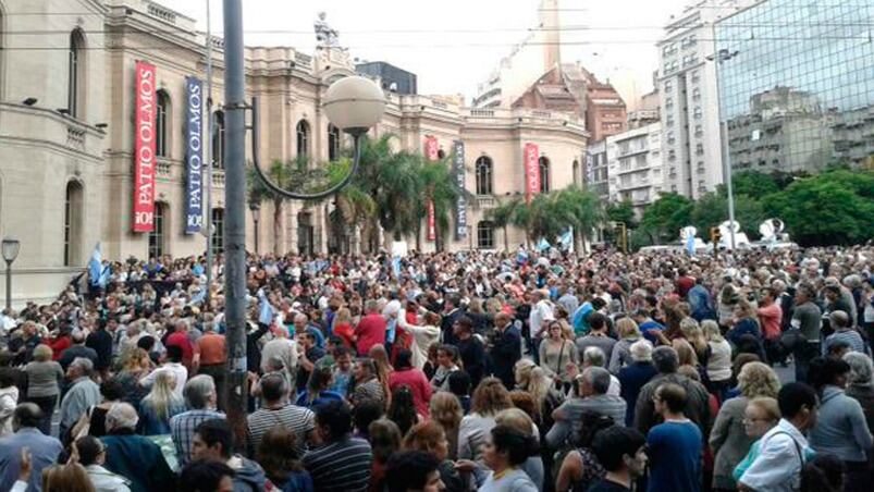 Los cordobeses gritaron "Todos somos Nisman" en el Patio Olmos