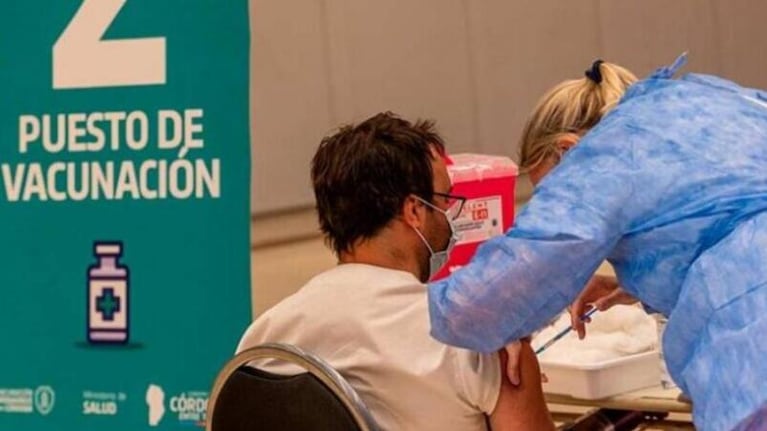 Los cordobeses mayores de 40 ya se pueden ir a vacunar sin turno previo