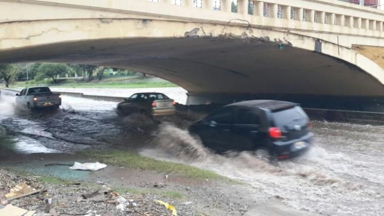 Los cortes en Costanera por la crecida del Suquía