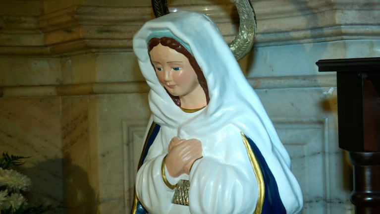 Los creyentes se acercaron a rezarle a la Virgen del Cerro.