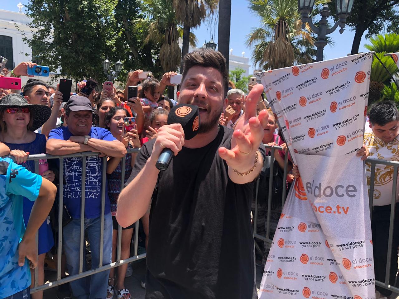 Los cuarteteros, de fiesta y bien cerca de la gente en la Plaza San Martín.