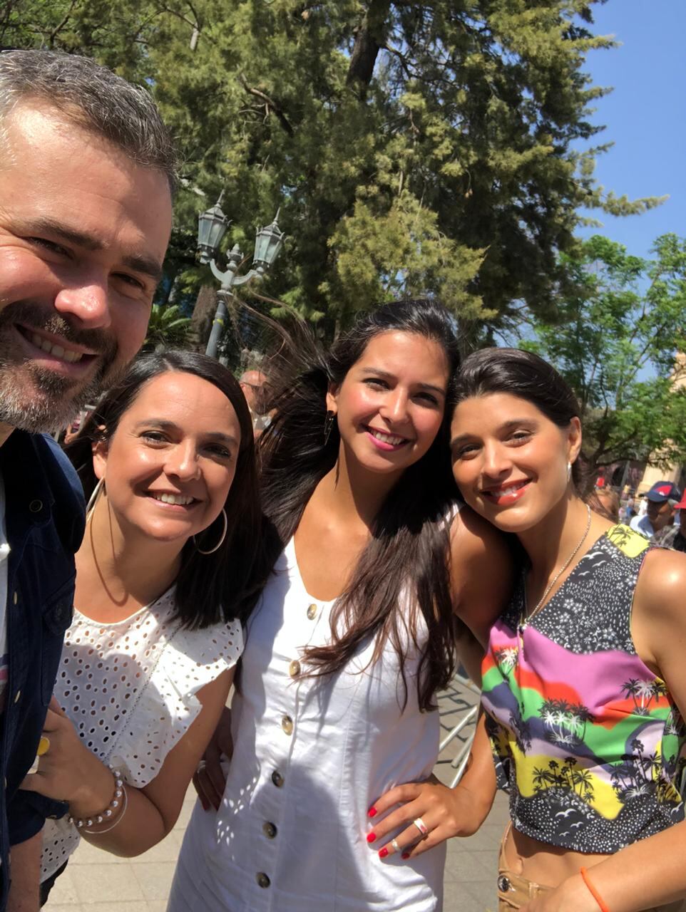 Los cuarteteros, de fiesta y bien cerca de la gente en la Plaza San Martín.