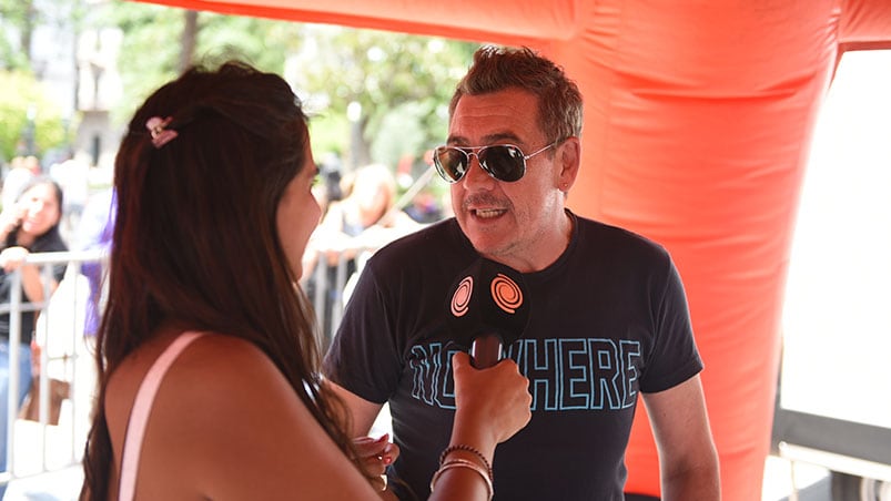 Los cuarteteros, de fiesta y bien cerca de la gente en la Plaza San Martín. Foto: Lucio Casalla / ElDoce.tv.